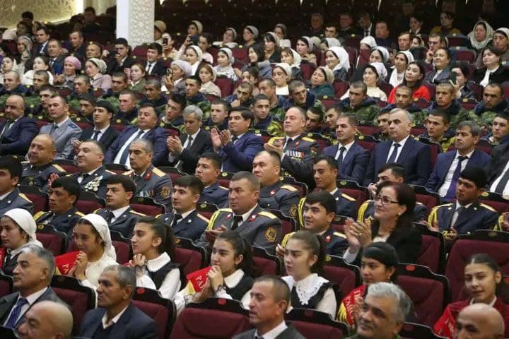 Празднование Дня Конституции Республики Таджикистан в Истаравшане