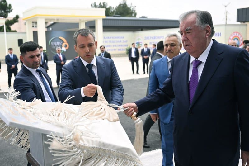 The Leader of the Nation, Emomali Rahmon, inaugurated the “Sughd Sanoat Holding” beverage production enterprise in the city of Khujand.