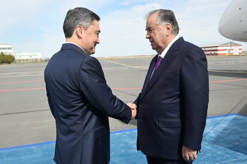 Президент Республики Таджикистан Эмомали Рахмон прибыл в город Астана Республики Казахстан