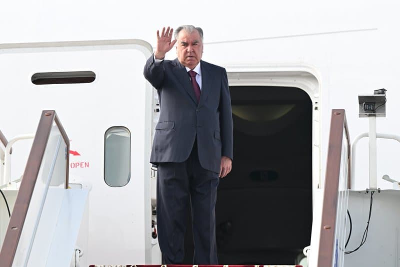 Президент Республики Таджикистан Эмомали Рахмон отбыл с государственным визитом в Китайскую Народную Республику