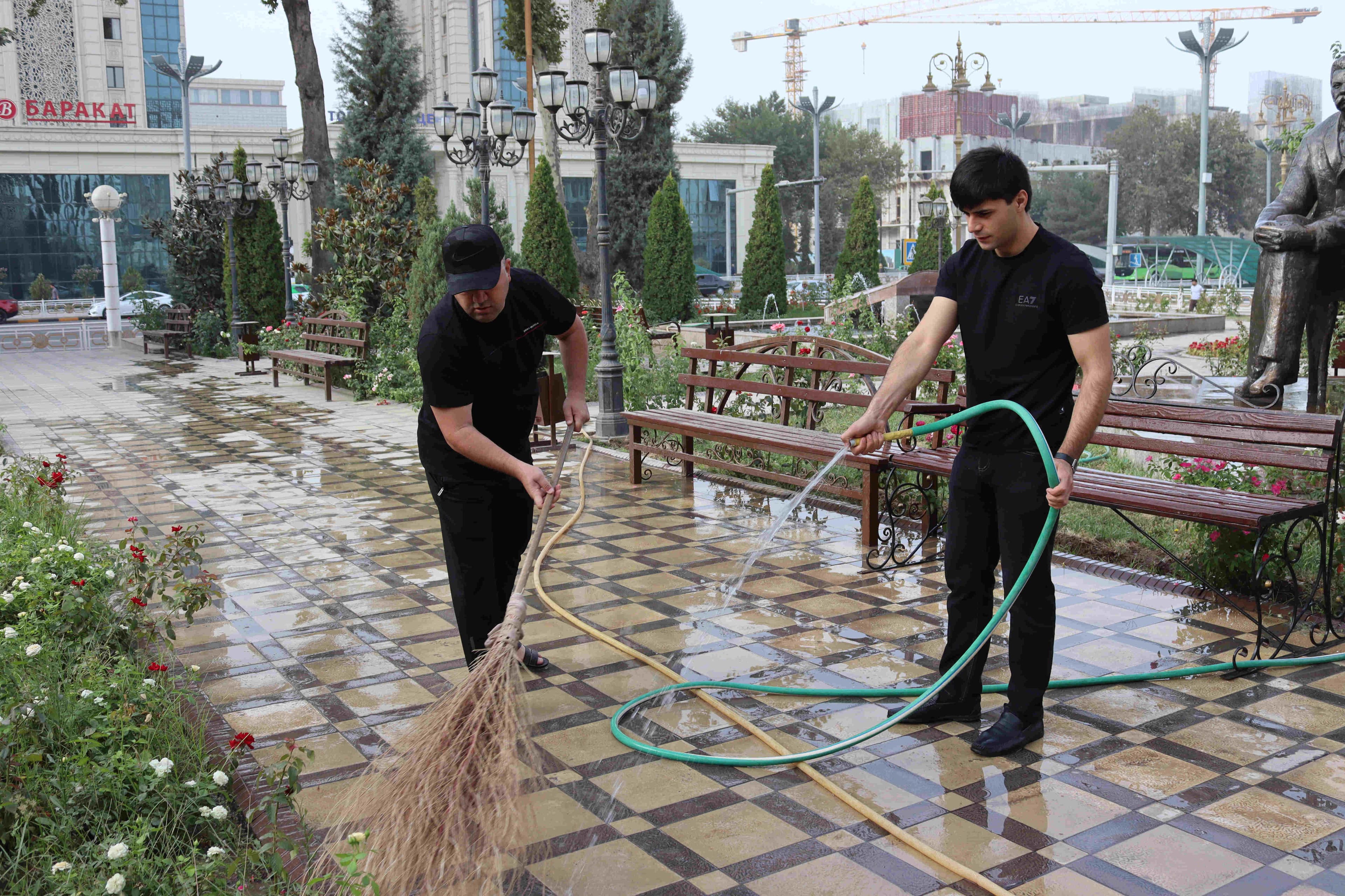 Active participation of the employees of the Enforcement Service in the clean-up days.
