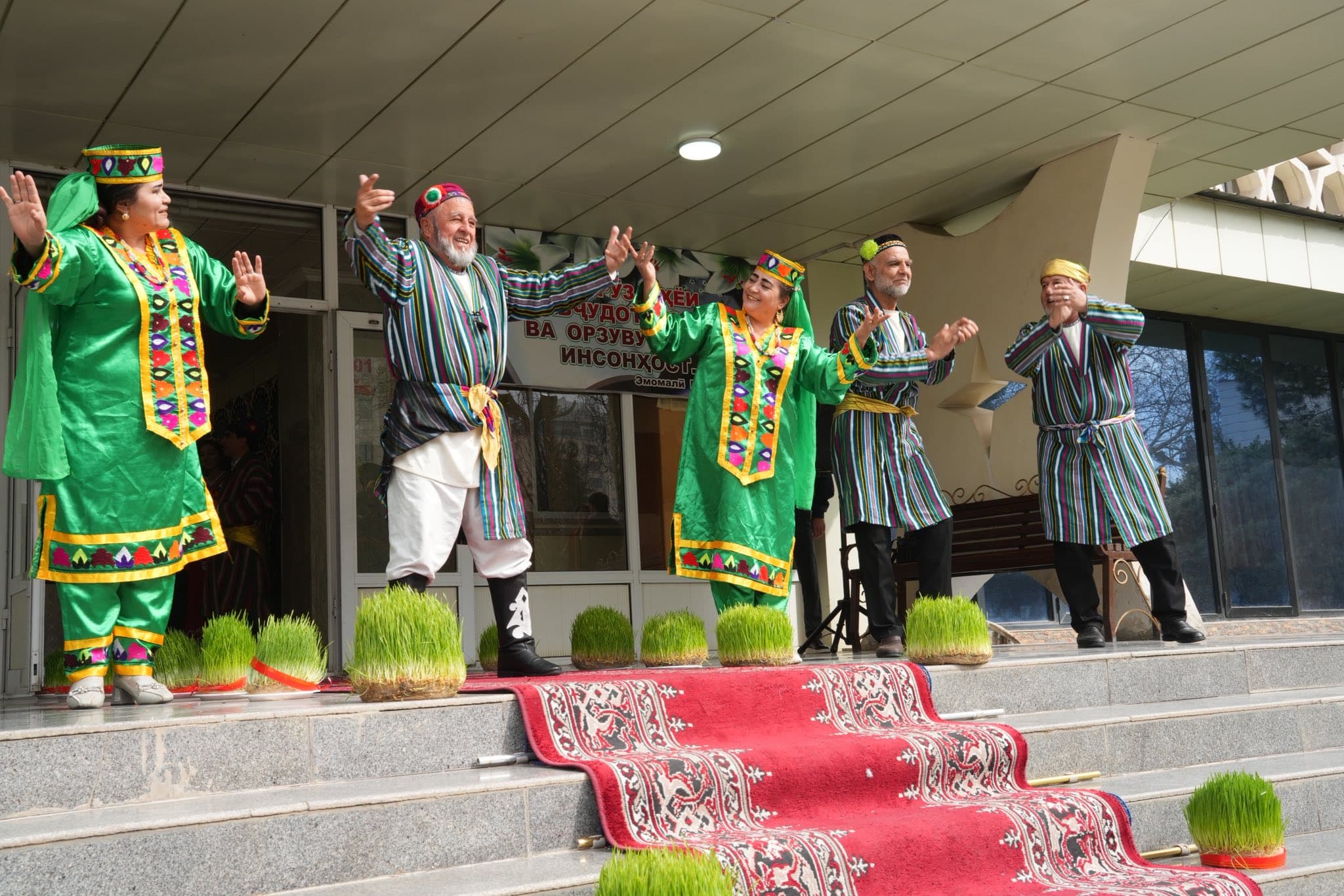 Visit of the Executive Service and the Writers’ Union to the Nowruz Exhibition
