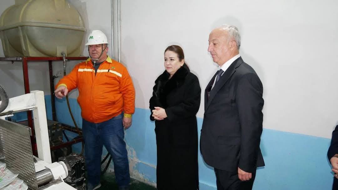 Председатель Комитета по делам женщин и семьи ознакомилась с деятельностью женщин на предприятии «Моҳир семент»