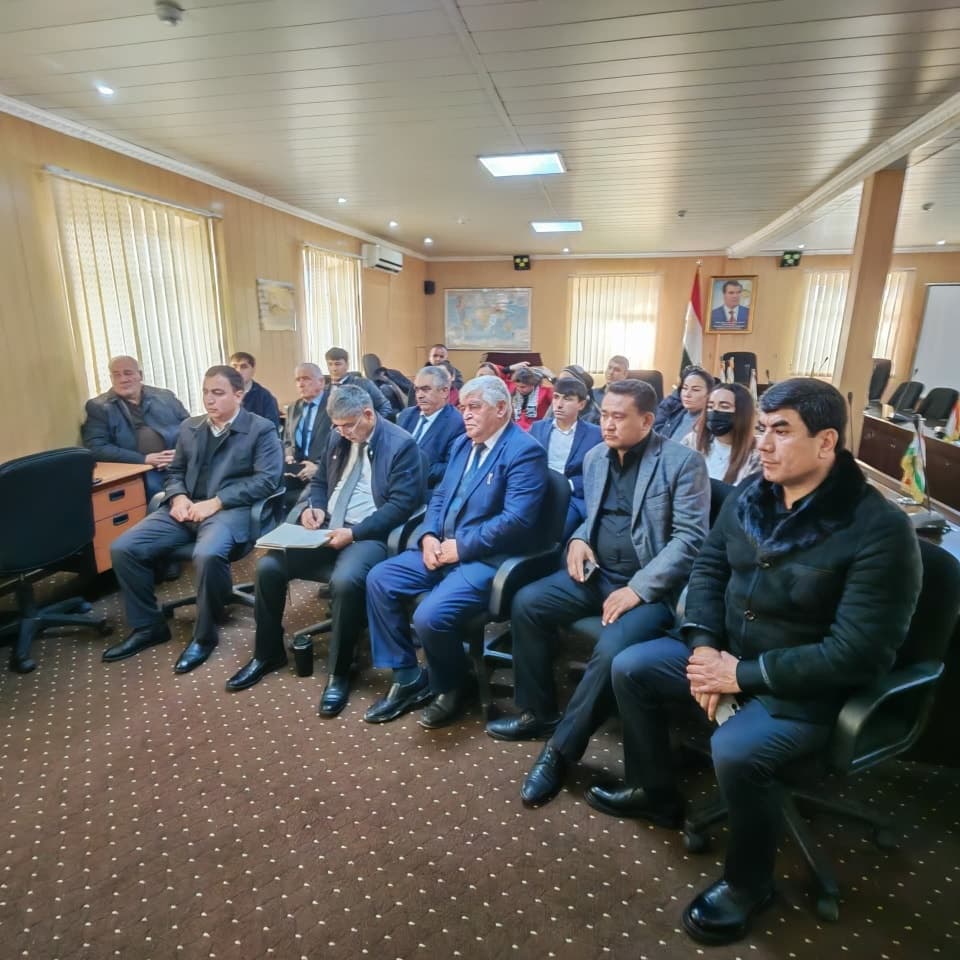 Коллективный просмотр Послания Президента Республики Таджикистан «Об основных направлениях внутренней и внешней политики страны