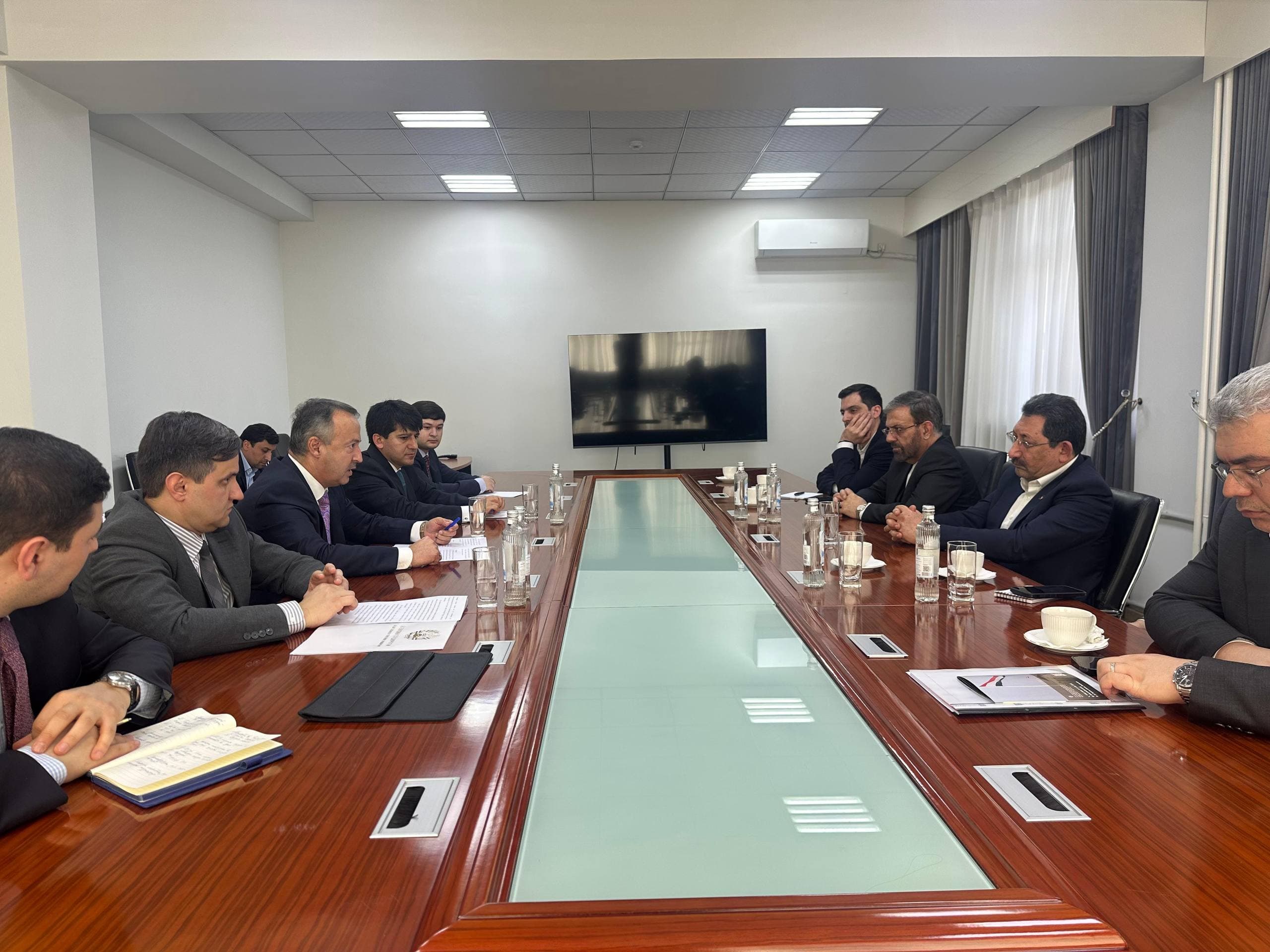 Meeting of the Director of the Agency for export under the Government of the Republic of Tajikistan with the Minister of Industry, Mining, and Trade of the Islamic Republic of Iran