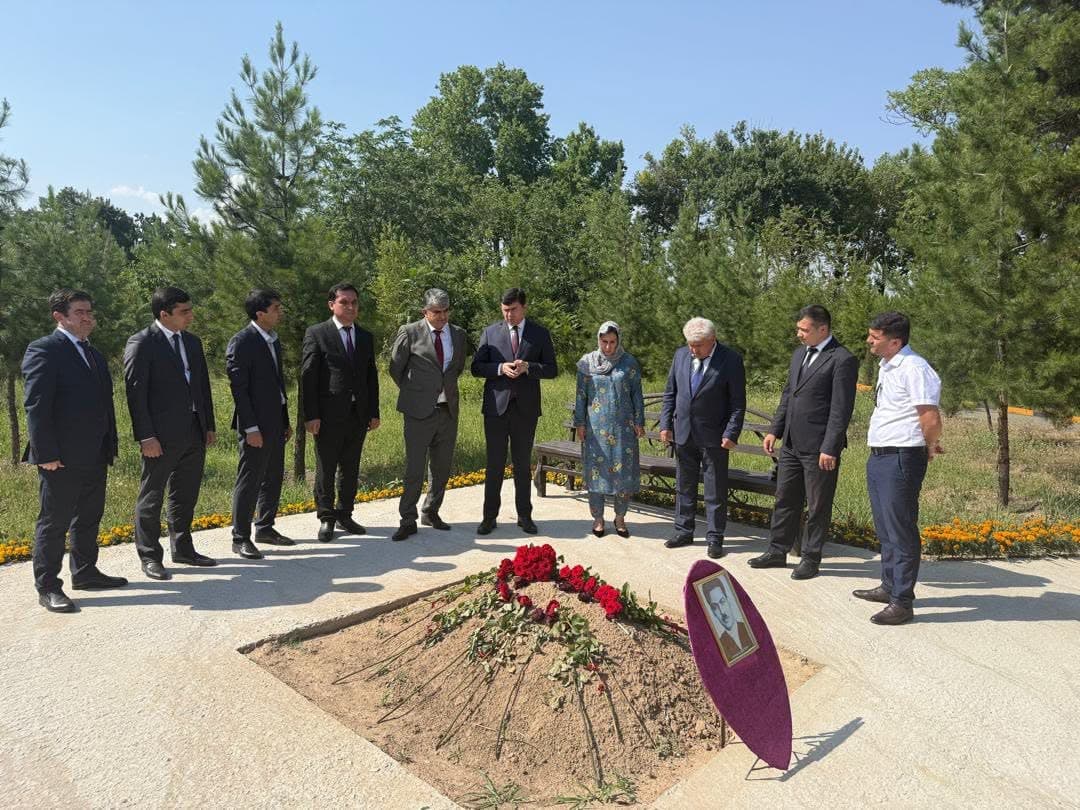 HONORING THE MEMORY OF THE NATION'S DISTINGUISHED SONS AND COMMEMORATING PROMINENT FIGURES OF SCIENCE AND CULTURE