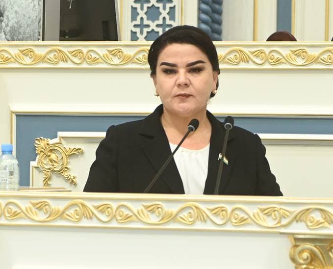 Баромади узви Кумита оид ба масъалаҳои иҷтимоӣ, оила ва ҳифзи саломатӣ  Мунаввар Абдусаломзода дар ҳамоиши идона  бахшида ба рӯзи Забони давлатии Ҷумҳурии Тоҷикистон
