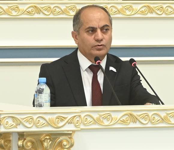 Маърузаи узви Кумита оид ба илм, маориф, фарҳанг ва сиёсати ҷавонон Саодатшо Матробиён дар ҳамоиши идона бахшида ба Рӯзи забони давлатии Ҷумҳурии Тоҷикистон