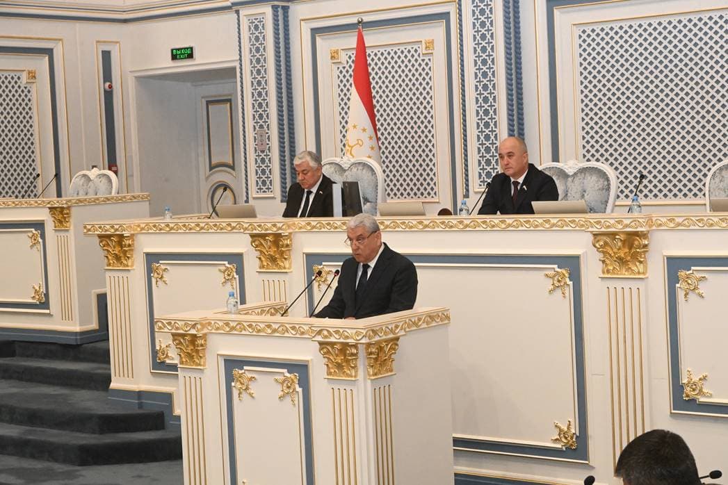 Аҳднома оид ба ҳусни ҳамҷавории абадӣ, дӯстӣ ва ҳамкорӣ байни Ҷумҳурии Қазоқистон, Ҷумҳурии Қирғизистон, Ҷумҳурии Тоҷикистон, Туркманистон, Ҷумҳурии Ӯзбекистон ва Ҷумҳурии Мардумии Чин ба тасвиб расид