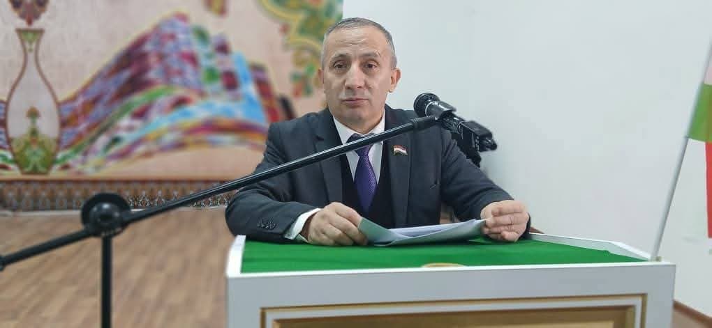 Давлатзода Қиёмиддин бо интихобкунандагон дар Ҷамоати деҳоти «Дар-Дар»-и ноҳияи Айнӣ  мулоқот намуд