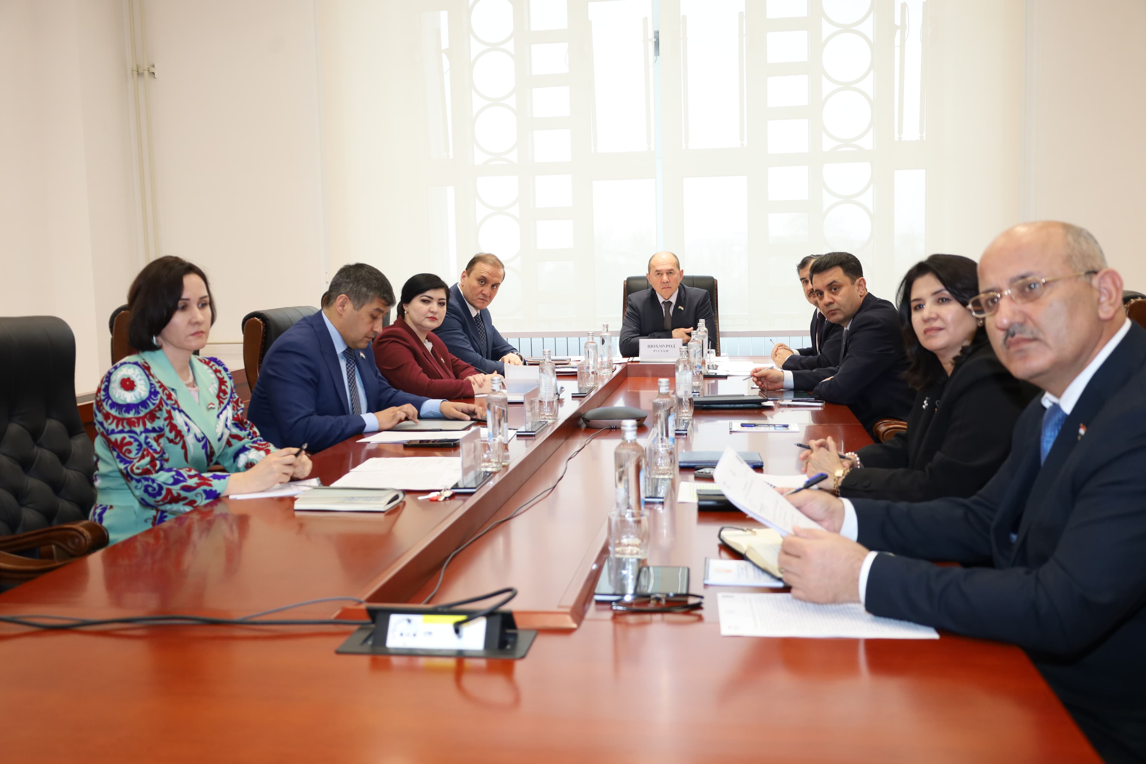 Deputies of the Majlisi Namoyandagon Discussed Modern Approaches to the Use of Digital Technologies and Artificial Intelligence in the Legislative Process