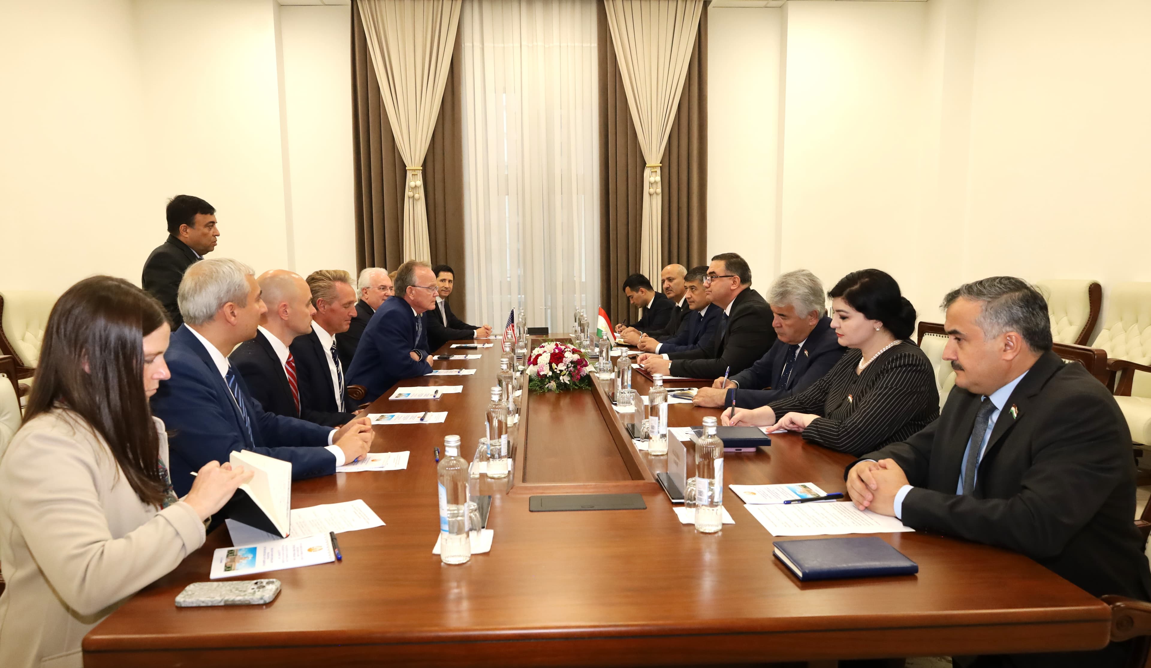 Гиёзода Азиз принял президента Сената штата Юта США господина Стюарта Адамса