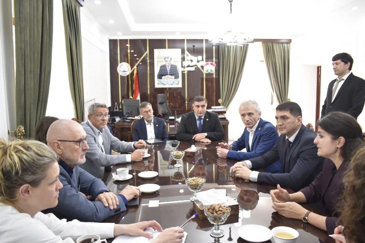 БОЗДИДИ ҲАЙАТИ ОЛМОНӢ АЗ ХАДАМОТИ МУҲОҶИРАТ
