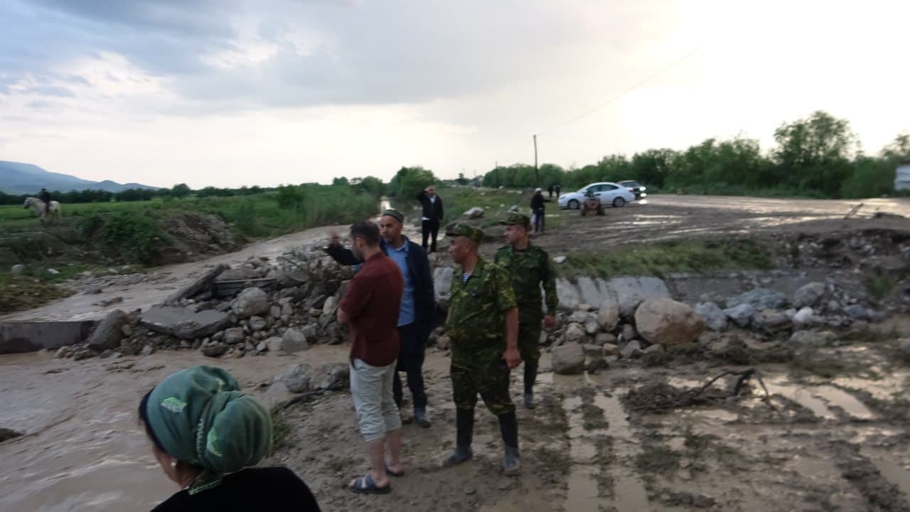 КҲФ: Боришоти шадид боиси рух додани ҳолатҳои фавқулода дар як қатор минтақаҳои кишвар гардид