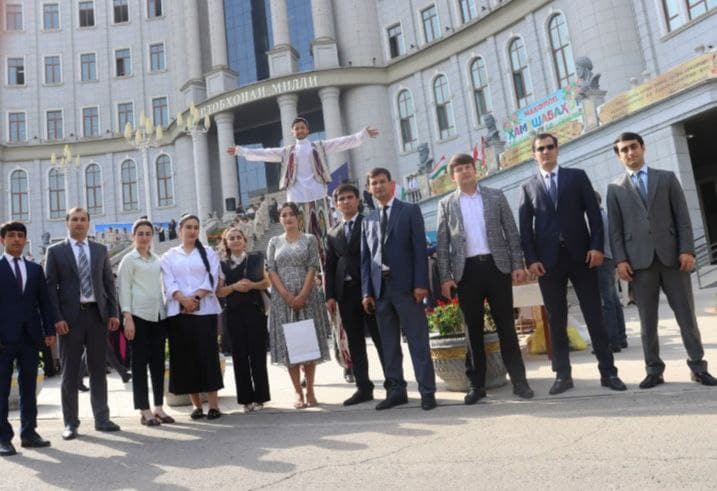 Иштироки кормандони Саридораи ҳифзи сирри давлатии назди Ҳукумати Ҷумҳурии Тоҷикистон дар рӯзи “Дарҳои боз” дар Китобхонаи миллӣ