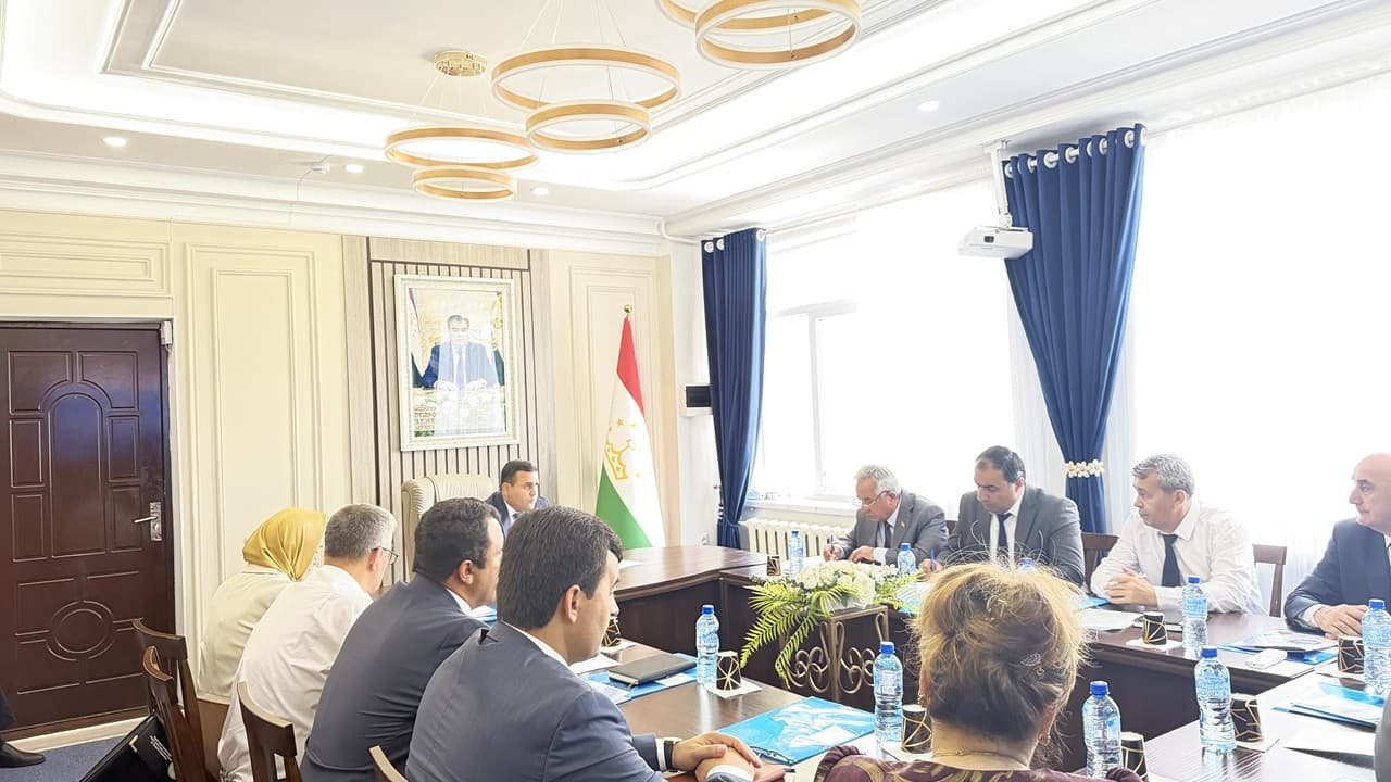 Семинари омӯзишӣ дар мавзӯи “Омӯзиши санадҳои меъёрии ҳуқуқии соҳаи сирри давлатӣ ва ҳифзи техникии иттилоот: ҷавобгарӣ барои вайрон намудани талаботи онҳо”