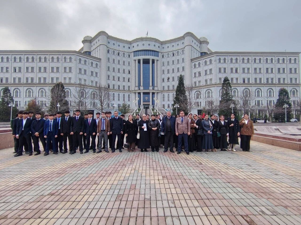 ГУЗОРИШ АЗ РАФТИ ШИНОСОӢ ВА ДИДАН НАМУДАНИ ОМӮЗГОРОНУ ДОНИШҶӮЁН АЗ КИТОБХОНАИ МИЛЛӢ