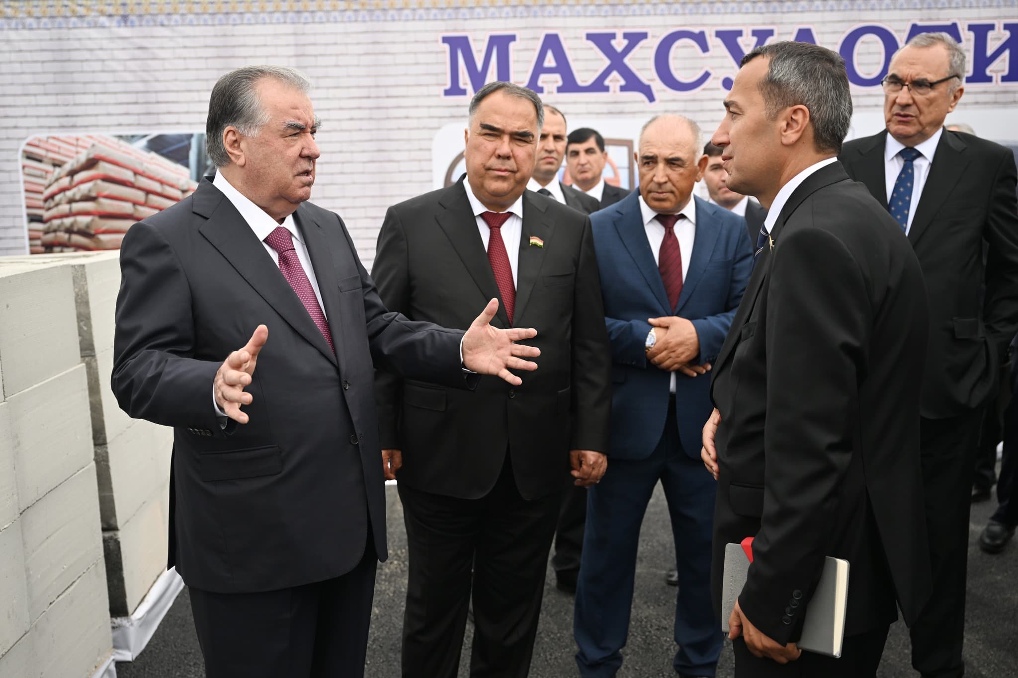 БА ИСТИФОДА ДОДАНИ КОРХОНАИ ИСТЕҲСОЛИ ХИШТИ СОХТМОНӢ ДАР НОҲИЯИ МАСТЧОҲ