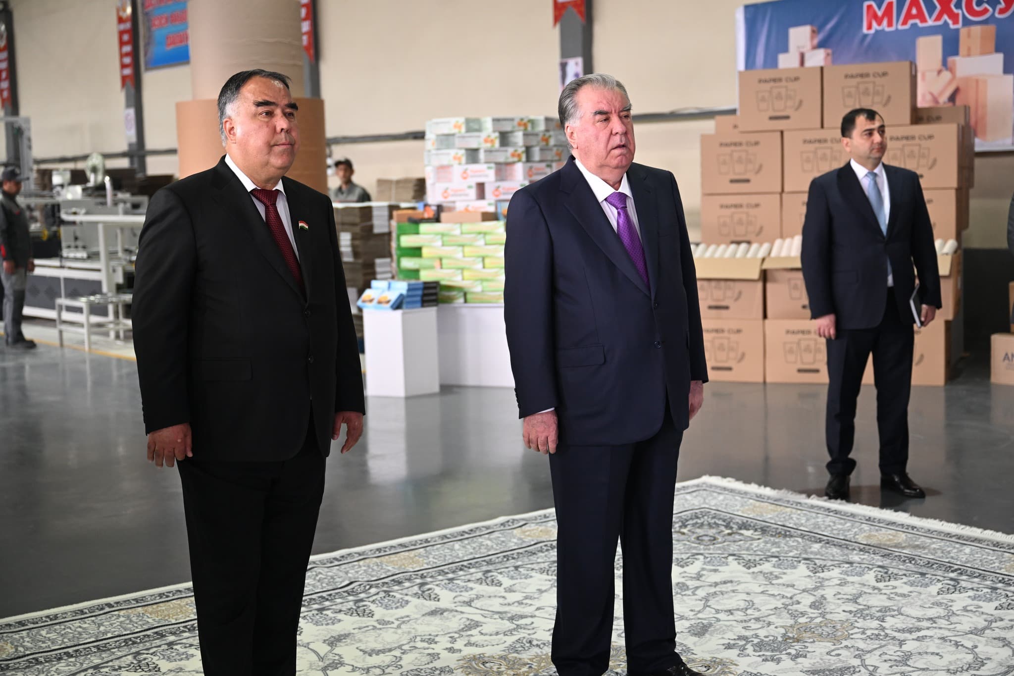 ИФТИТОҲИ ФОСИЛАВИИ МАРКАЗИ САВДО ВА ХИЗМАТРАСОНӢ, КОРХОНАИ ПАРАНДАПАРВАРӢ ВА ШИНОСОӢ БО НАШЪУНАМОИ ТОКЗОРИ ҲАВОЗАВӢ ДАР НОҲИЯИ БОБОҶОН ҒАФУРОВ
