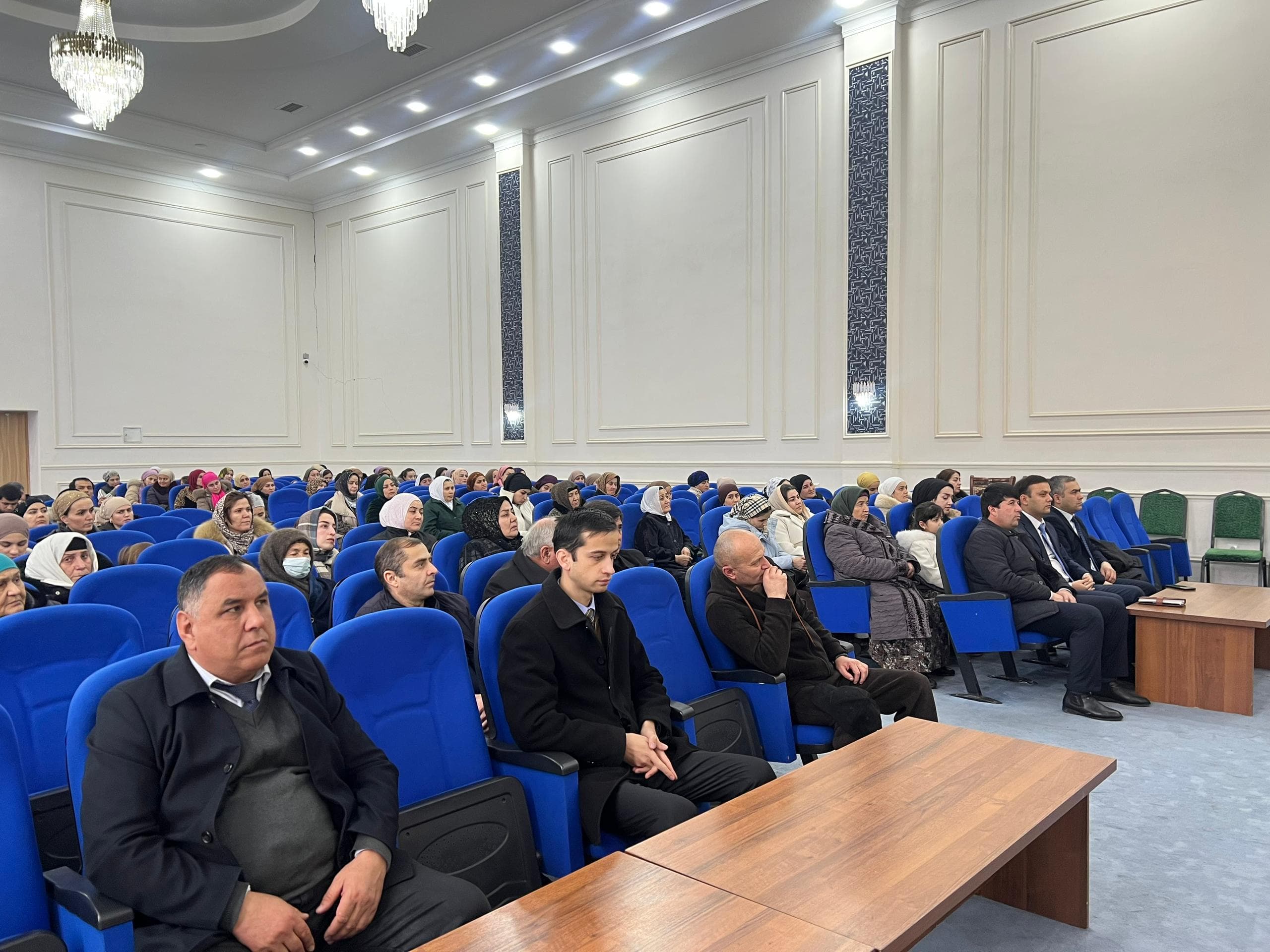 Вохӯрӣ бо истиқоматкунандагони якчанд маҳаллаҳои ноҳияи Исмоили Сомонии шаҳри Душанбе