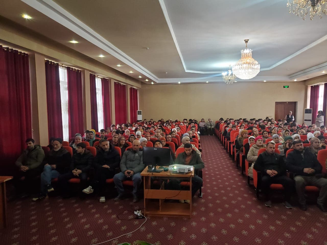 Вохӯрӣ дар МТМУ №37 –и ноҳияи Синои шаҳри Душанбе