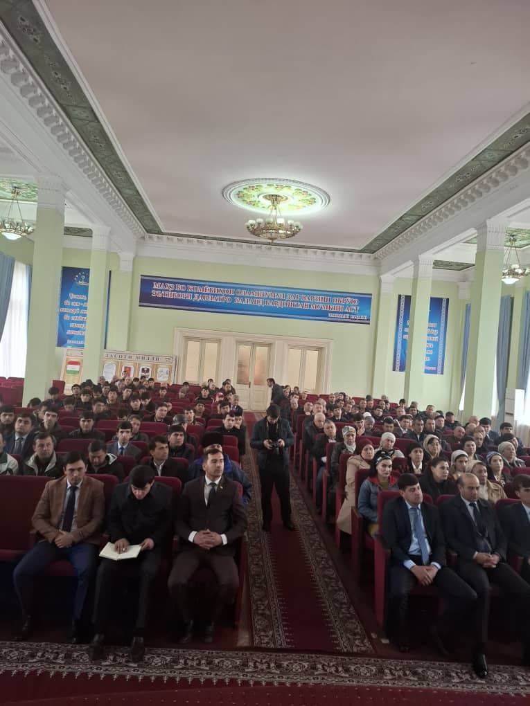 Вохӯрӣ бо омӯзгорон ва донишҷӯёни Донишкадаи тарбияи ҷисмонии Тоҷикистон ба номи Саидмуъмин Раҳимов