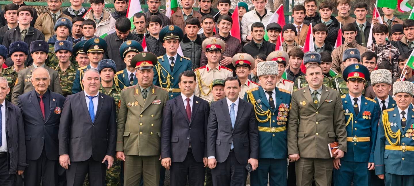 Таҷлили бошукӯҳи рӯзи Артиши миллӣ дар Донишкада