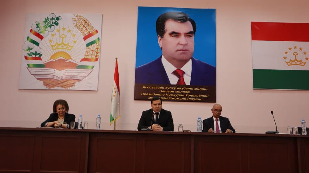 Проведение торжественного заседания, посвящённого Дню Конституции