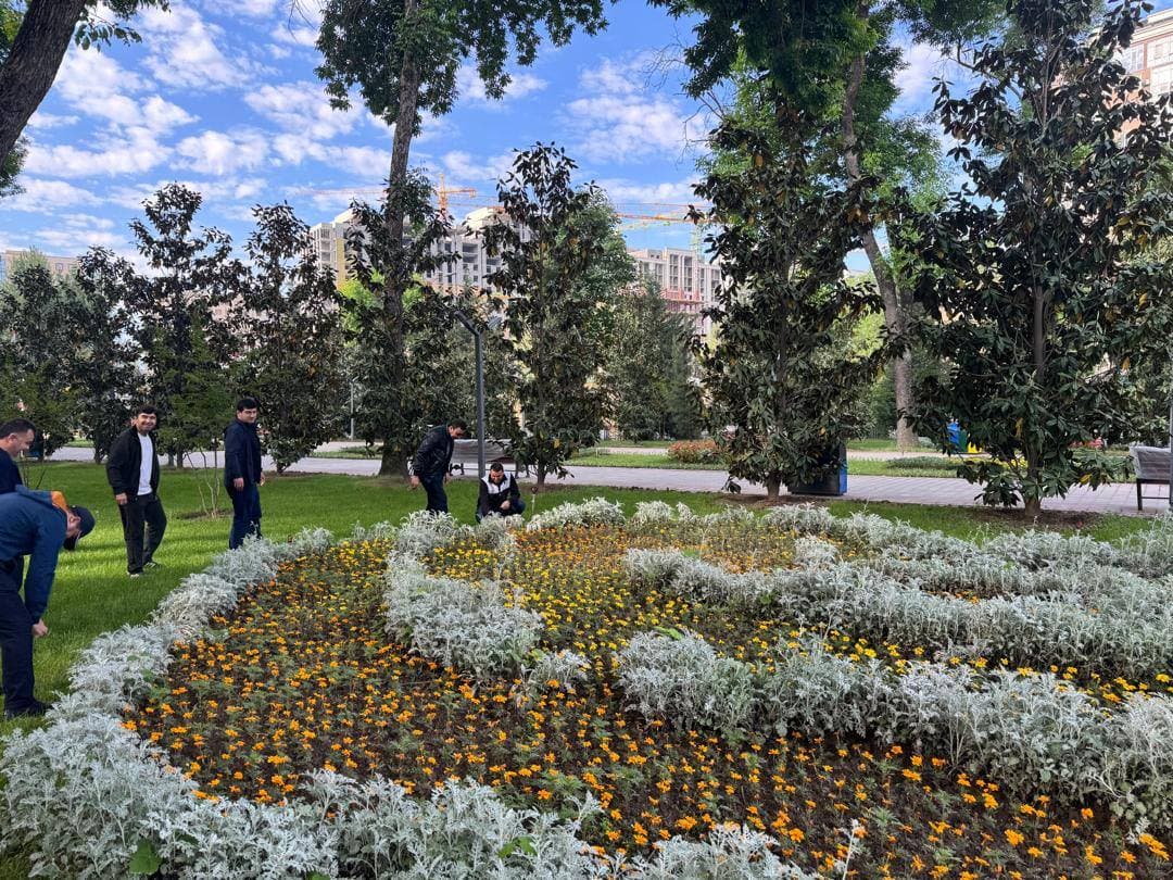 Collective Clean-up Campaign by the Employees of the Antimonopoly Service under the Government of the Republic of Tajikistan in Alisher Navoi Park