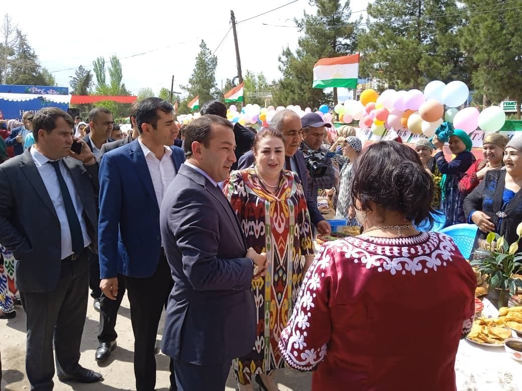 АБДУРАҲМОНИ ҶОМӢ: ТАНТАНАҲОИ ҶАШНИ НАВРӮЗИ БАЙНАЛМИЛАЛӢ ДАР ТАШКИЛОТИ ИБТИДОИИ ҲИЗБИИ "ДАРМОНБАХШ"