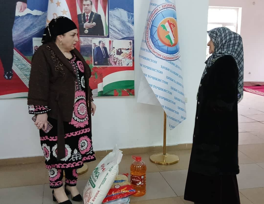 АБДУРАҲМОНИ ҶОМӢ: АЁДАТИ НИЁЗМАНДОН БАХШИДА БА МОҲИ МУБОРАКИ “РАМАЗОН”