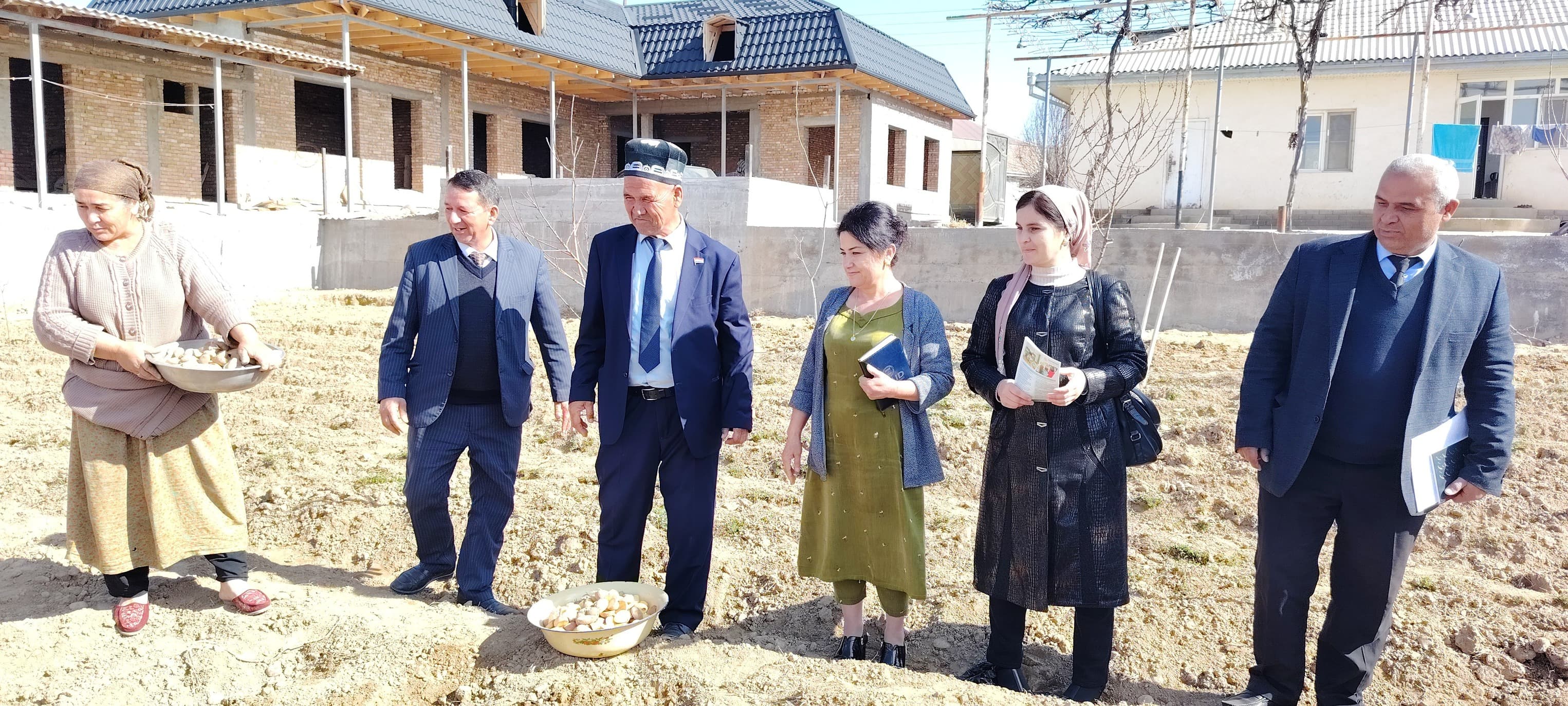 ЛЕВАКАНТ: «Хона ба хона» дар Хурамдеҳ: корҳои таблиғотии гурӯҳи корӣ дар маҳал вусъат меёбанд