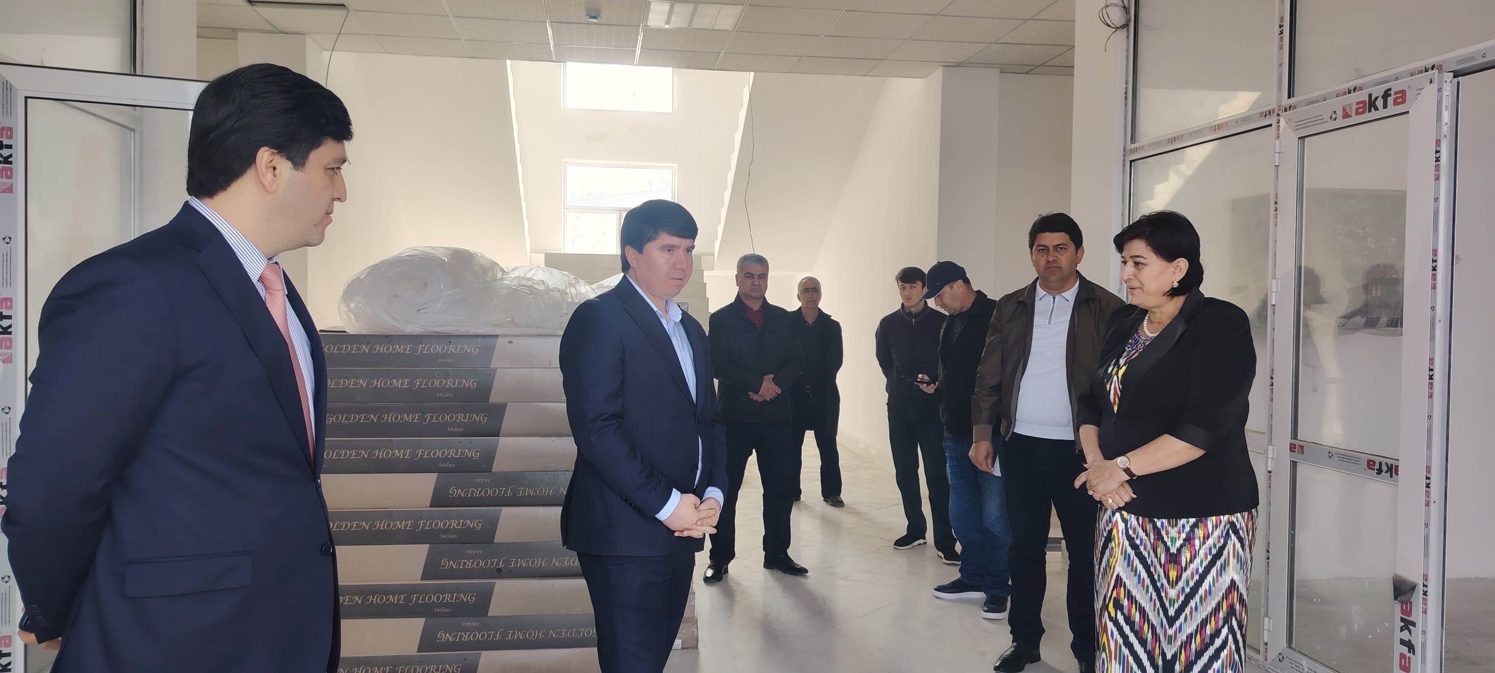 Боздиди масъулин аз рафти сохтмони бинои Нозироти андоз дар шаҳри Левакант