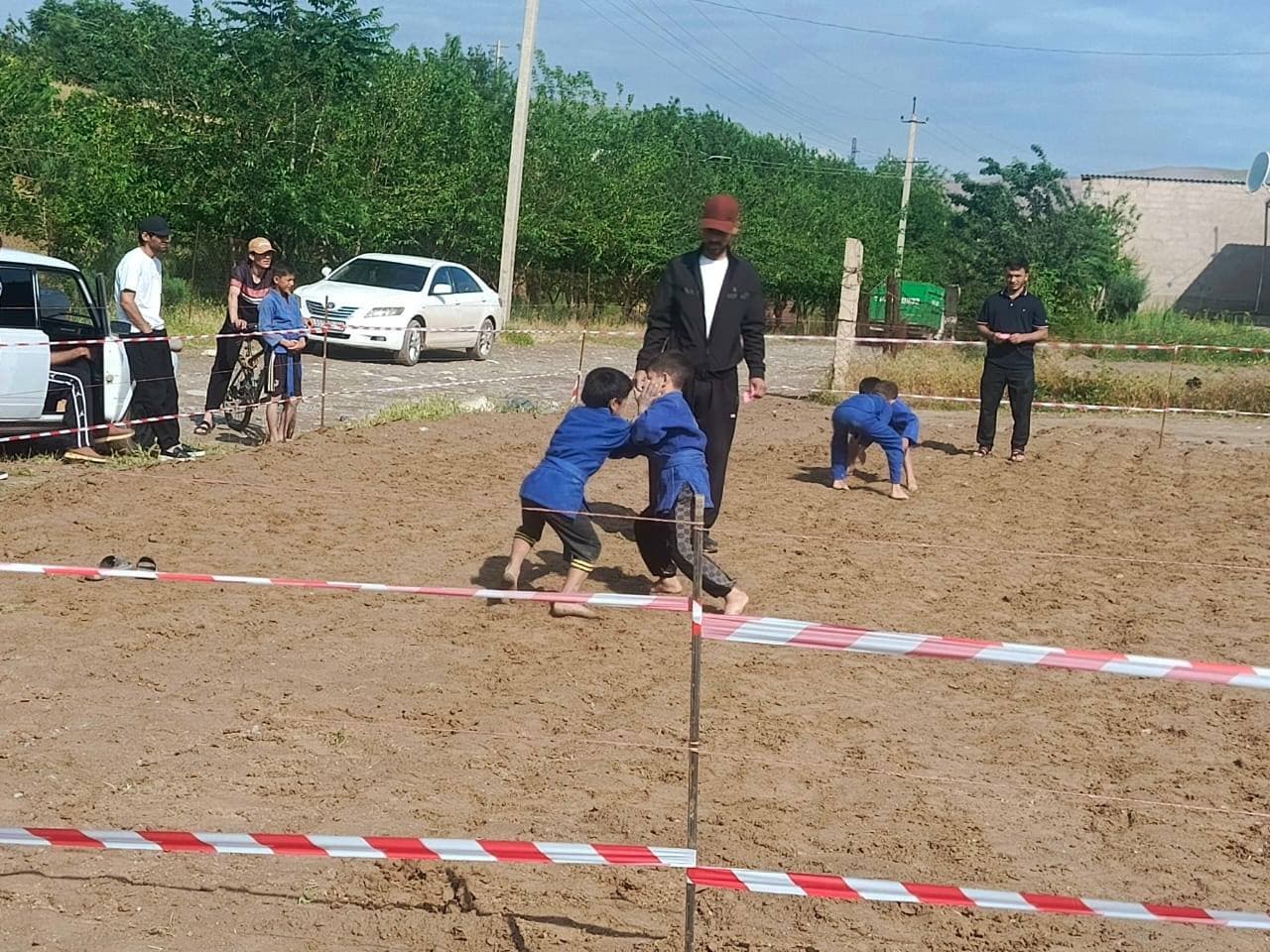 МУСОБИҚАИ  ГУШТИНИ  МИЛЛӢ  ДАР  ЛЕВАКАНТ  ҶАВОНОНРО  БА  ҲАМ  ОВАРД