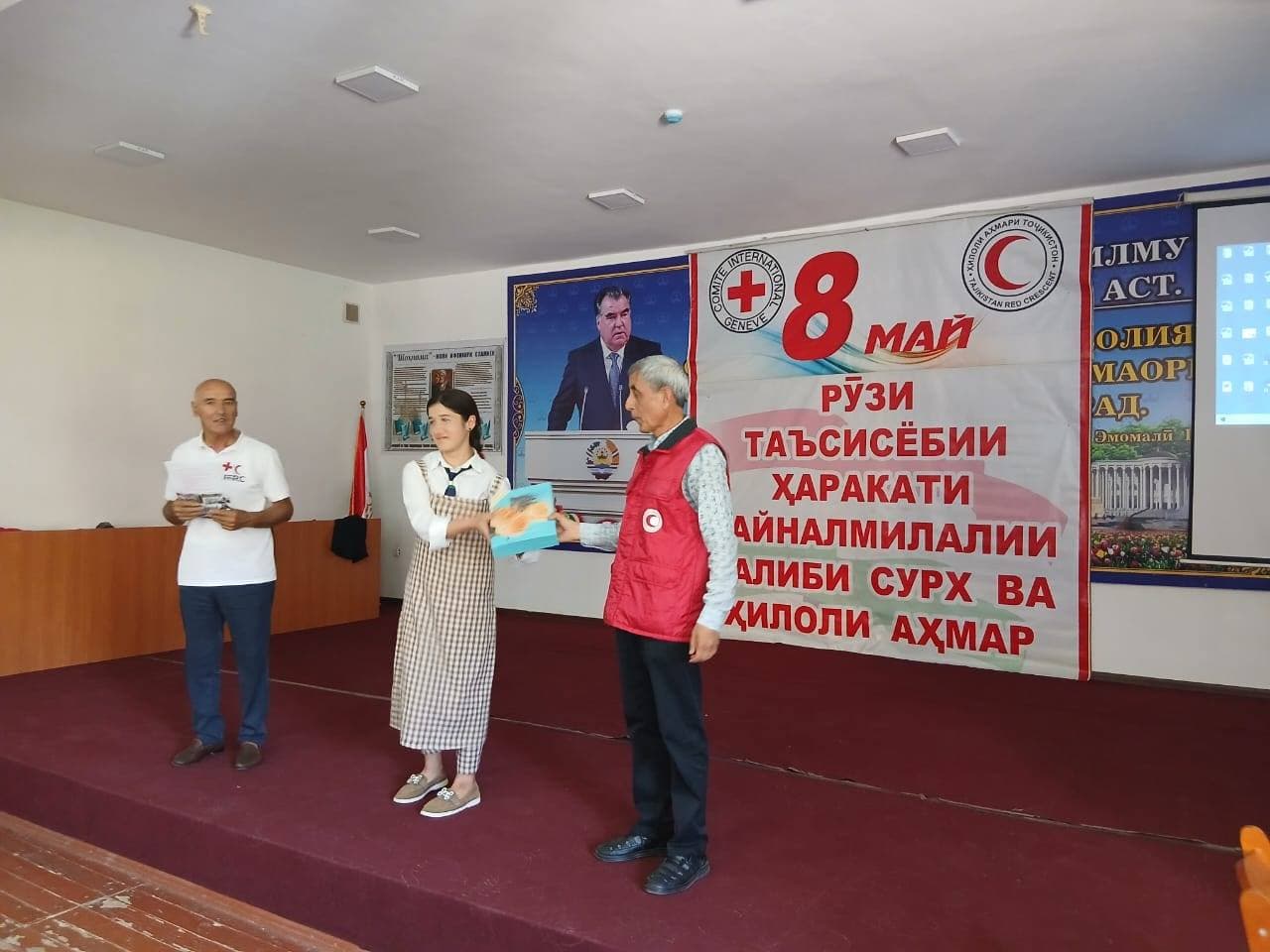 ЛЕВАКАНТ: АЗ  ОМӮЗИШ  ТО  ИНСОНДӮСТӢ - ВОХӮРИИ  СУДМАНД  БО  ХОНАНДАГОН