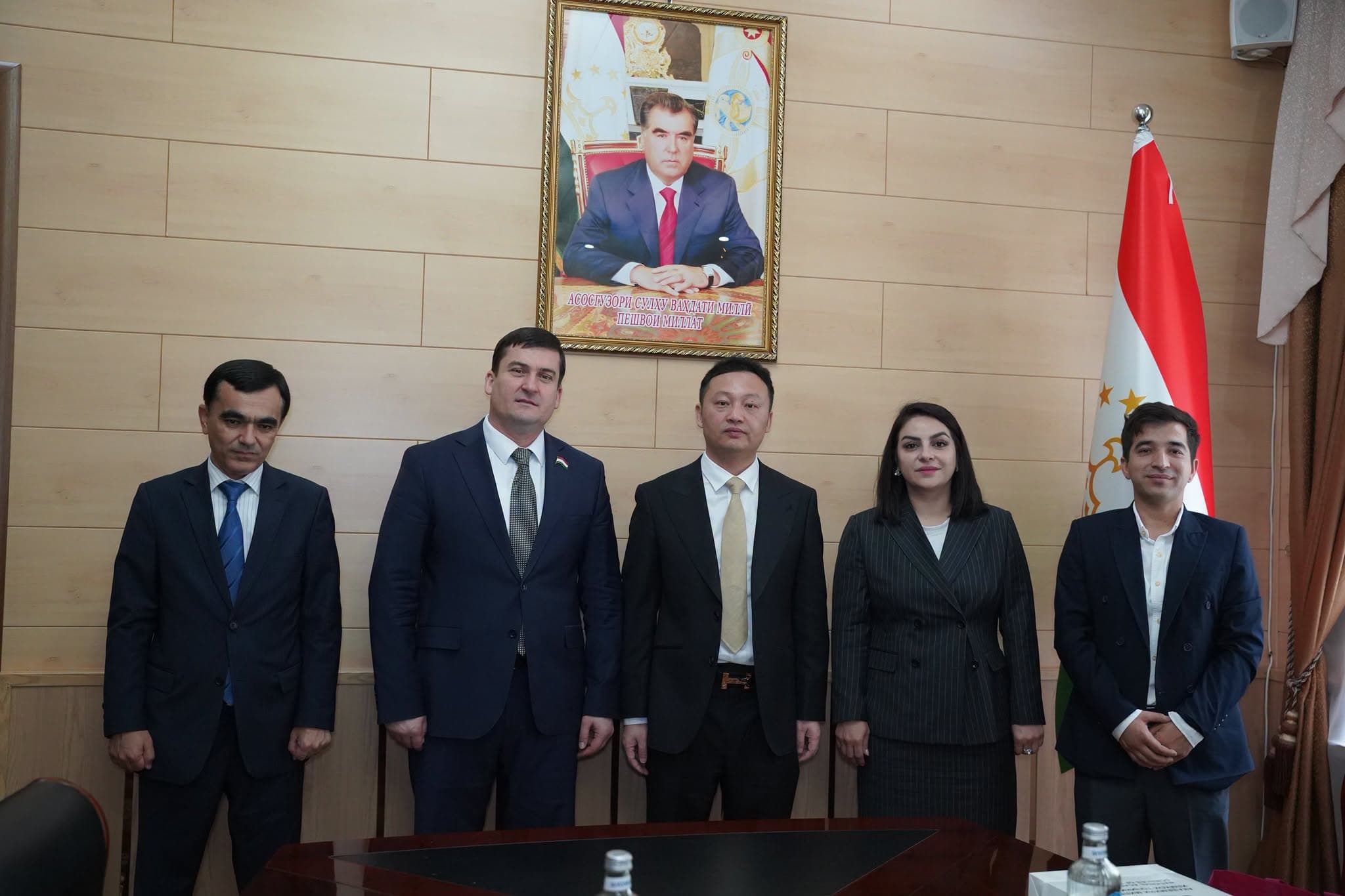 МУЛОҚОТИ ПРЕЗИДЕНТИ АМИТ БО МУАССИС ВА ДИРЕКТОРИ ГЕНЕРАЛИИ ШИРКАТИ «NONGFU PUZI DEVELOPMENT GROUP» ПРОФЕССОР ЮАН ДАОХУН
