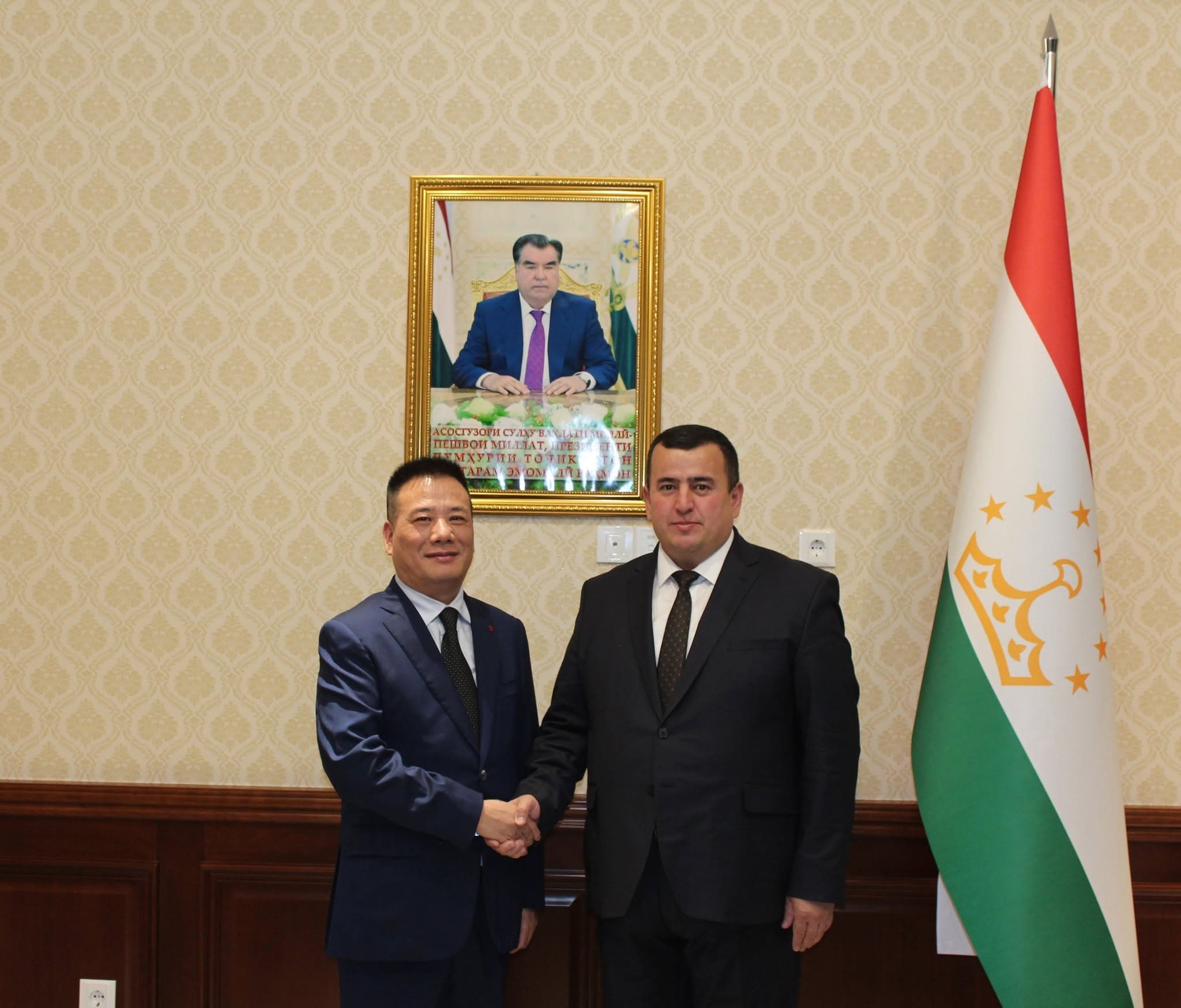 Meeting of the Minister of Economic Development and Trade with the Chairman of the Board of Directors of Shaanxi Apple Group Co., Ltd. of the People's Republic of China