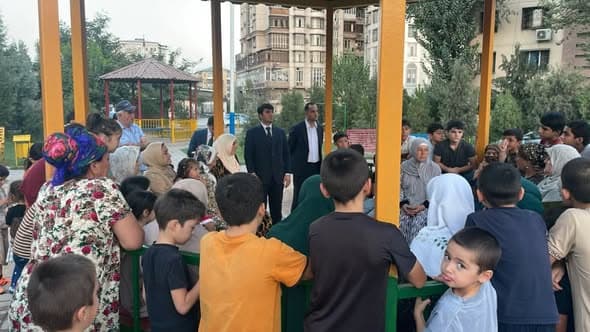Баҳри ободии шаҳр: суҳбати созанда бо сокинони шаҳраки 64