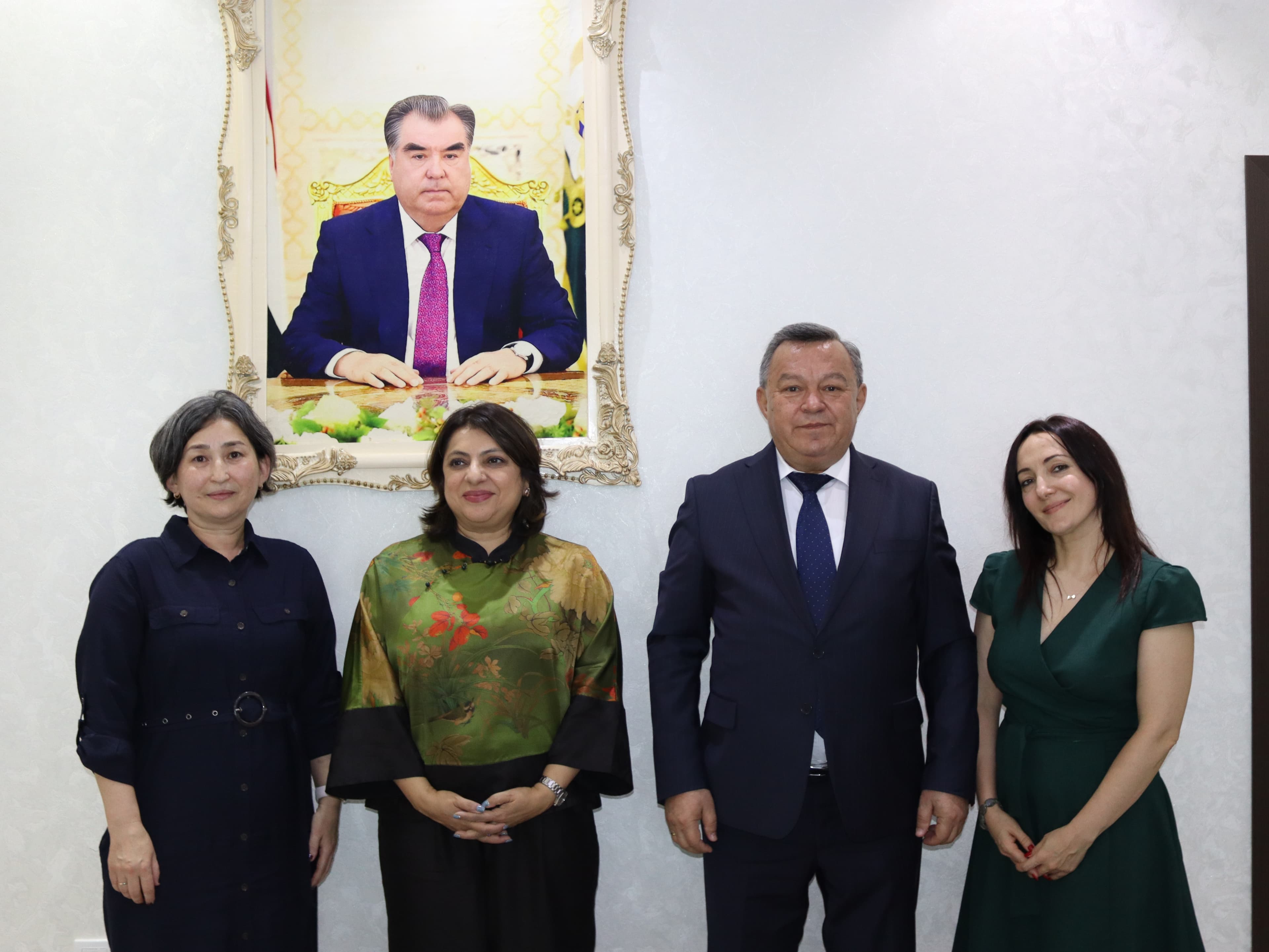 ВОХӮРИИ АКАДЕМИК ФАРҲОД РАҲИМӢ, БО ҲАЙАТИ НАМОЯНДАГОНИ БОНКИ ОСИЁИИ РУШД БАРГУЗОР ГАРДИД