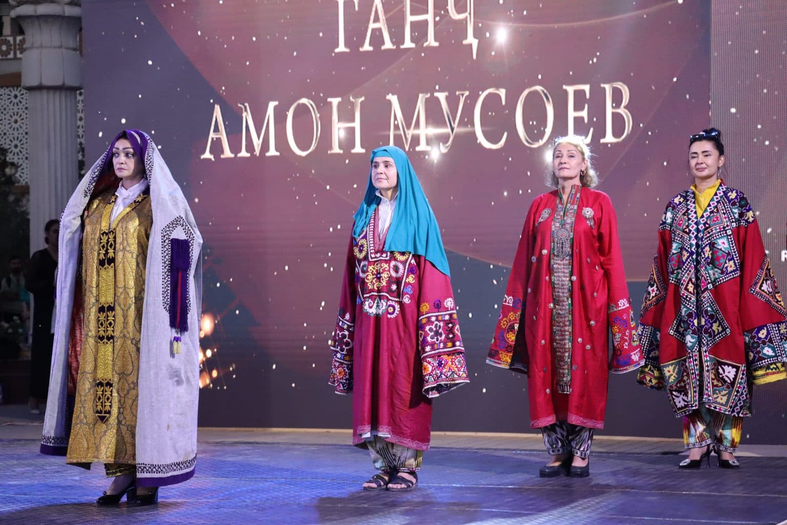 Festival of National Costumes under the title "Ganjinai Mirage" at 19:00 o'clock