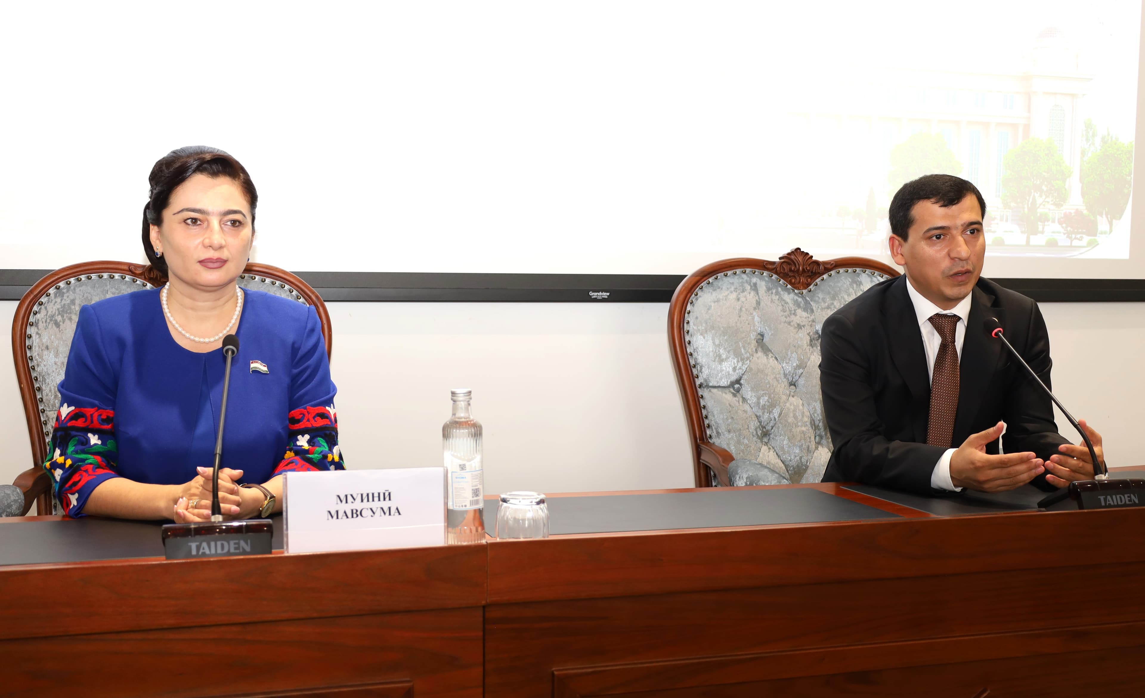 Representatives of "Sozandagoni Vatan" Visit the New Parliament Building
