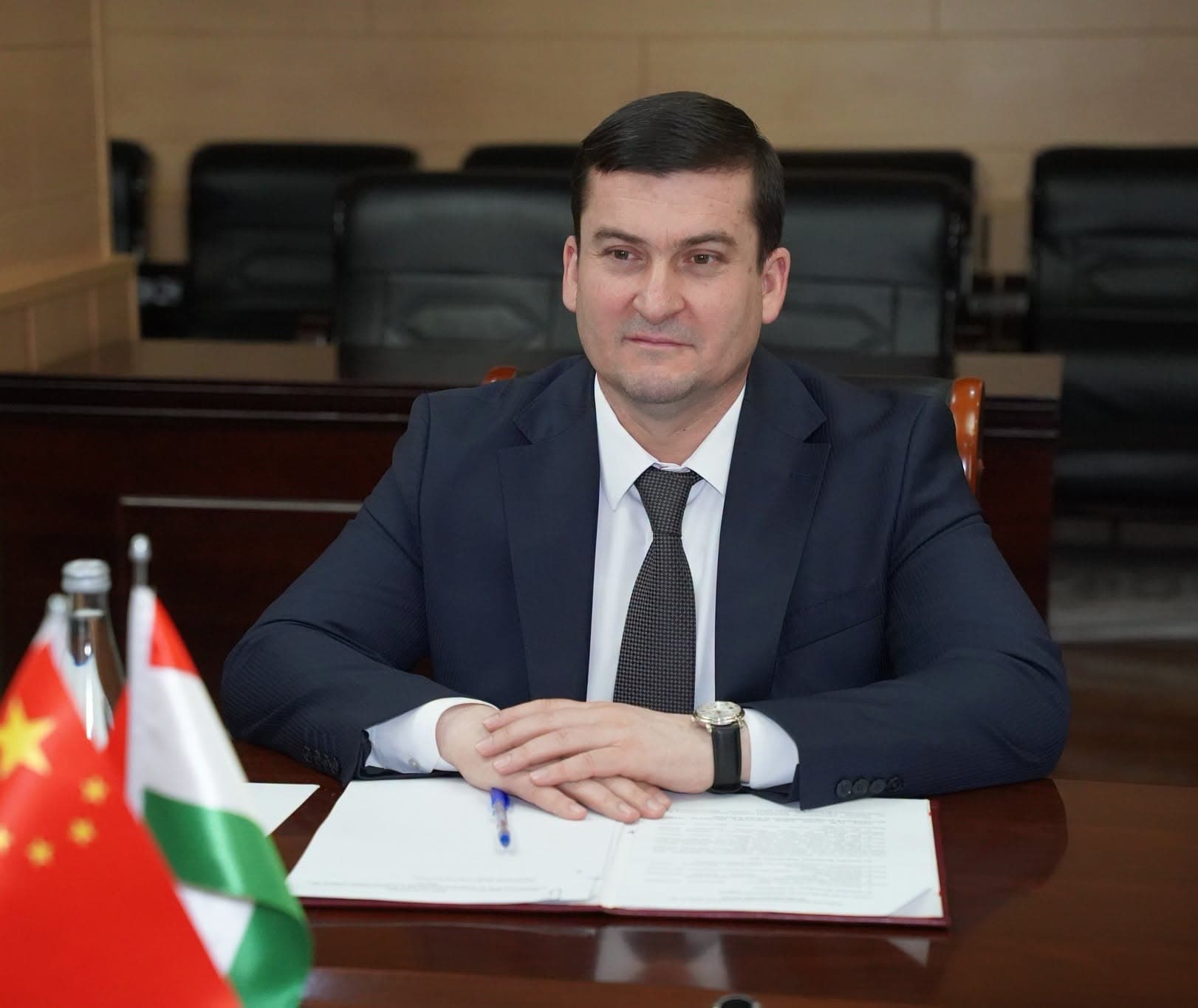 МУЛОҚОТИ ПРЕЗИДЕНТИ АМИТ БО НАМОЯНДАГОНИ АКАДЕМИЯИ ИЛМҲОИ ҶАМЪИЯТШИНОСИИ ЧИН