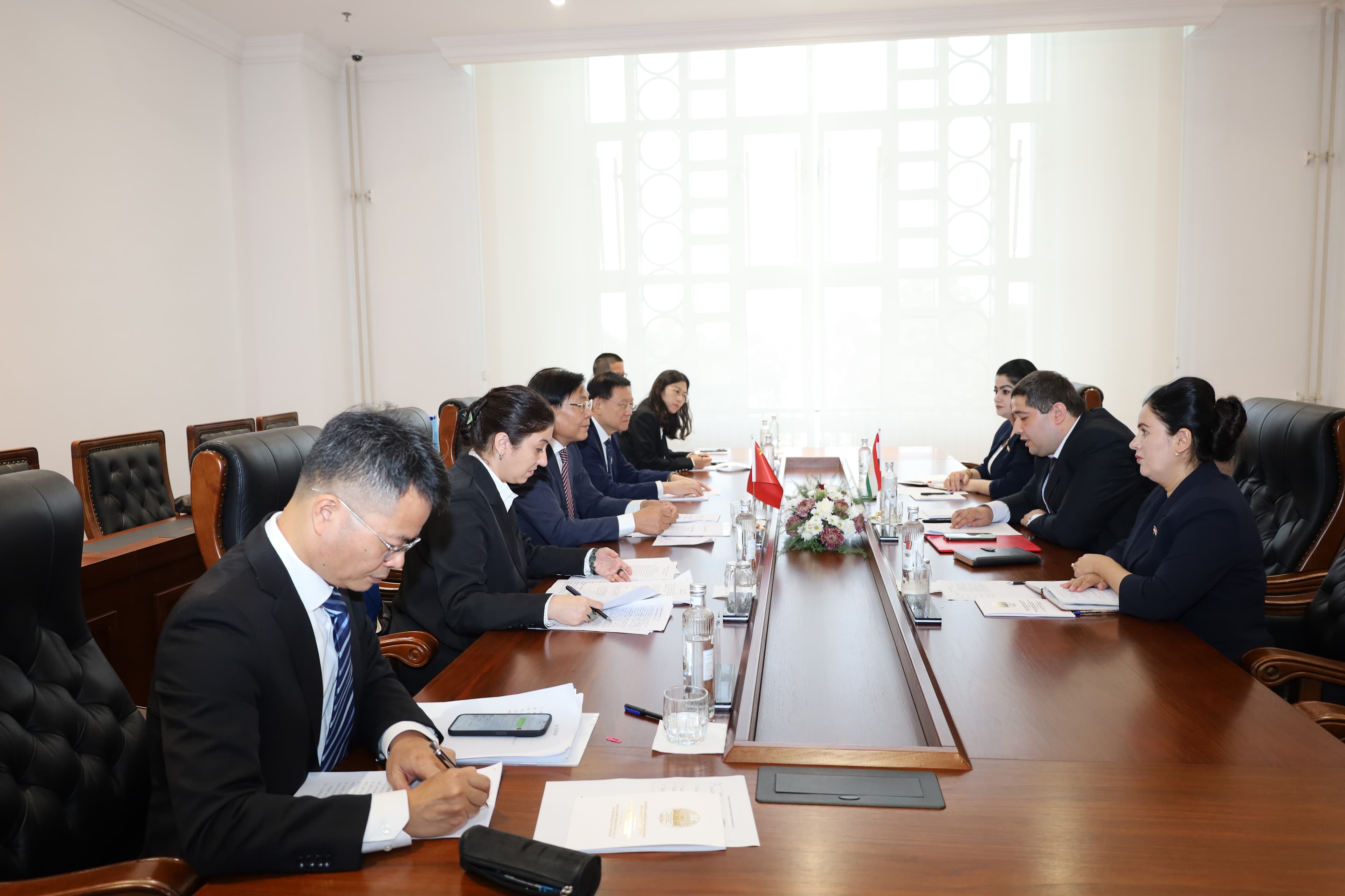 Meeting of Deputies of the Majlisi Namoyandagon of the Majlisi Oli of the Republic of Tajikistan with the Delegation of the People's Republic of China