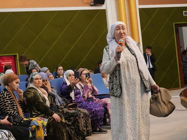 Таҷлили бошукӯҳи рӯзи модар дар Китобхонаи миллӣ