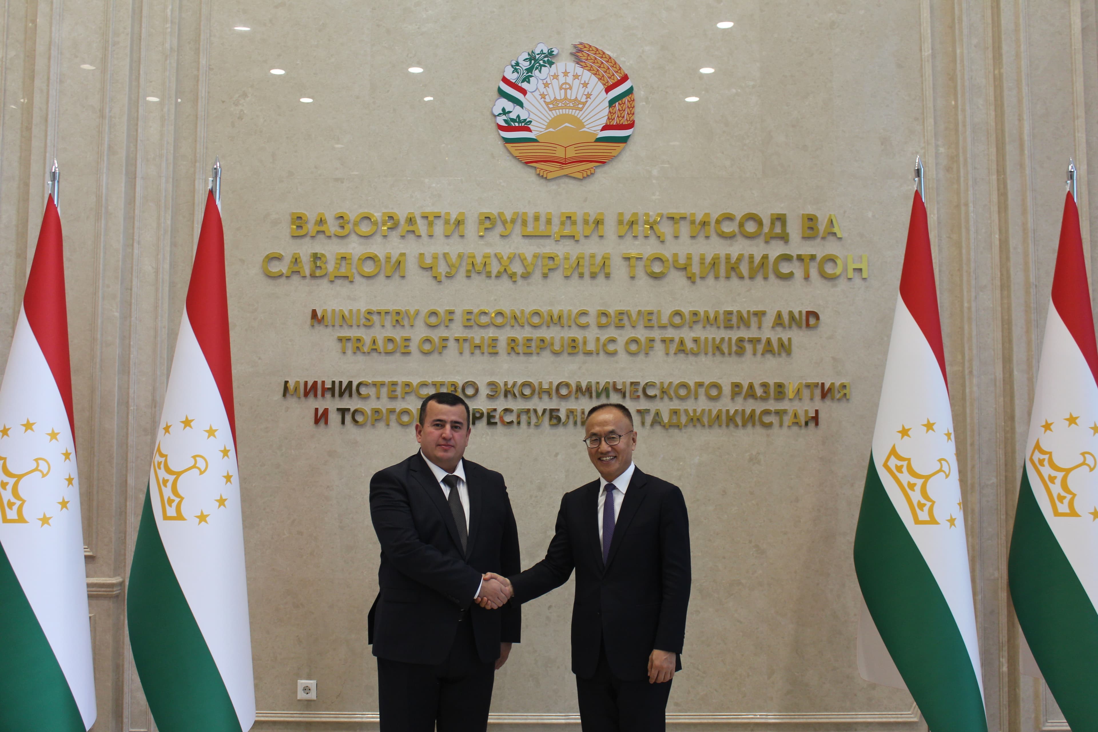 Minister of Economic Development and Trade Holds Meeting with the Chairman of the China International Development Cooperation Agency (CIDCA)