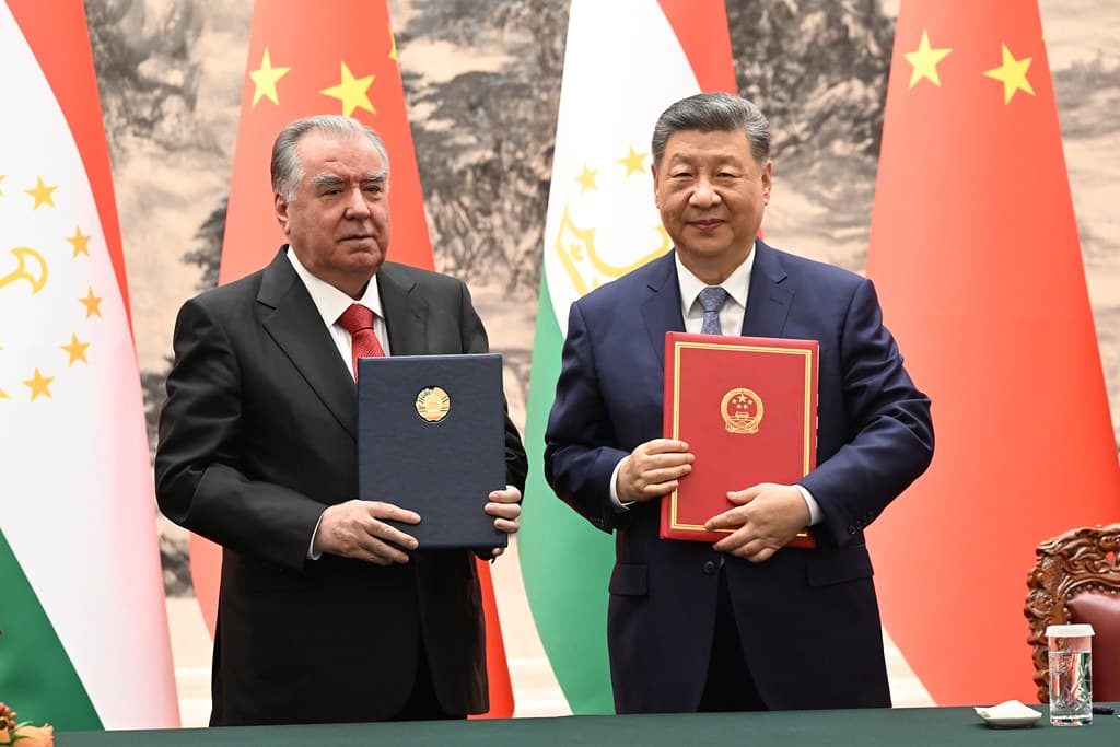Signing ceremony for new cooperation documents between Tajikistan and China