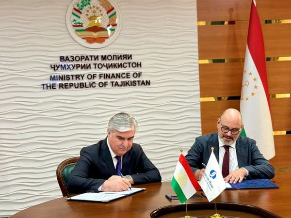 THE SIGNING CEREMONY OF GRANT AGREEMENTS