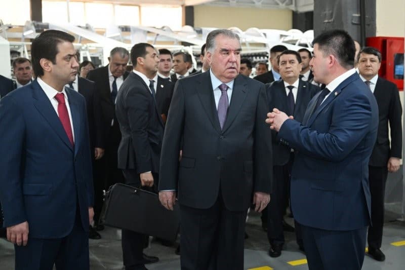Президенти мамлакат Эмомалӣ Раҳмон дар ноҳияи Сино ҶДММ «Ҷавоҳироти заргарии Зарафшон»-ро ба истифода доданд
