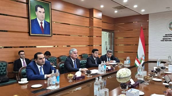Meeting of the Minister of Finance of the Republic of Tajikistan with the Minister of Economy and Tourism of the United Arab Emirates.