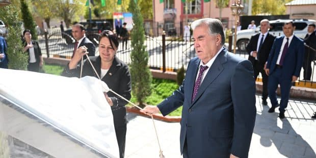 The beginning of a working trip to the Roshtkalinsky district and the commissioning of the building of the rural jamoat Roshtkalinsky rural settlement